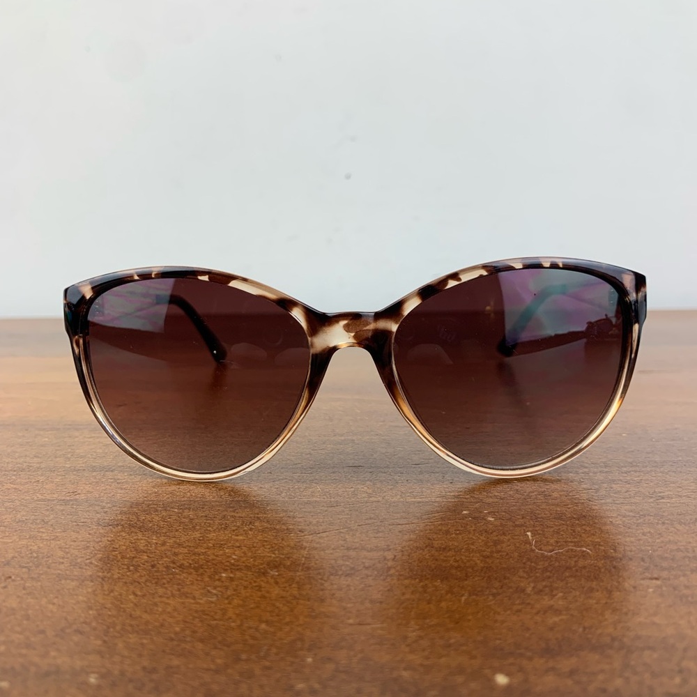 Vintage Rocawear Sunglasses Y2K Womens R3151 Protective Cat Eye *Scratched*
